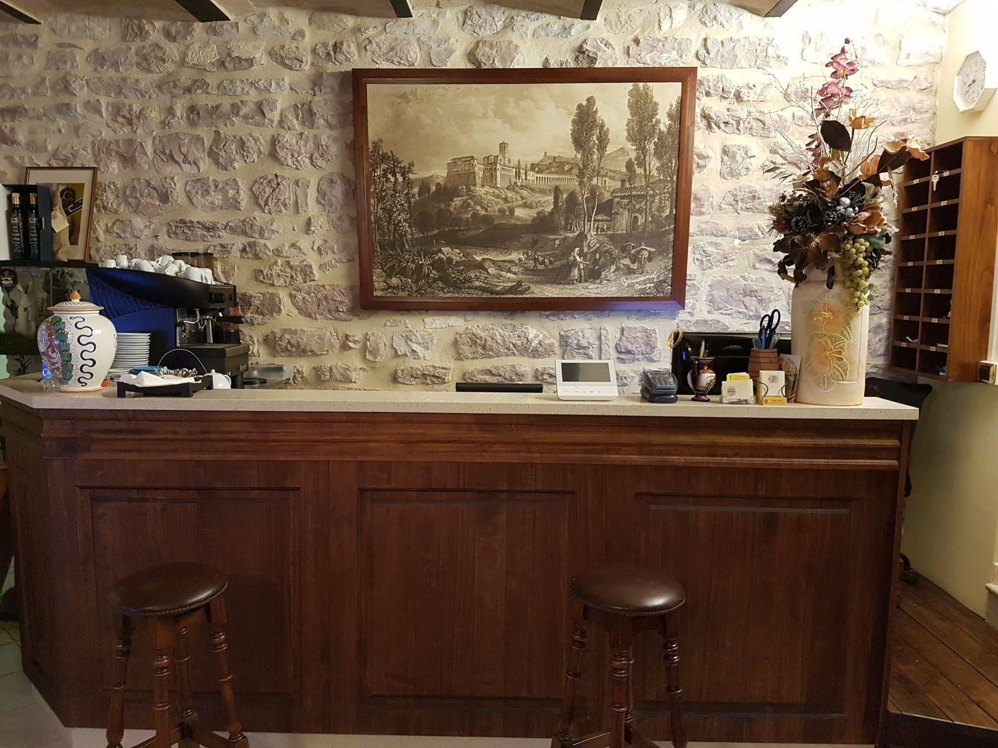 山维托瑞诺桥酒店 阿西西 外观 照片